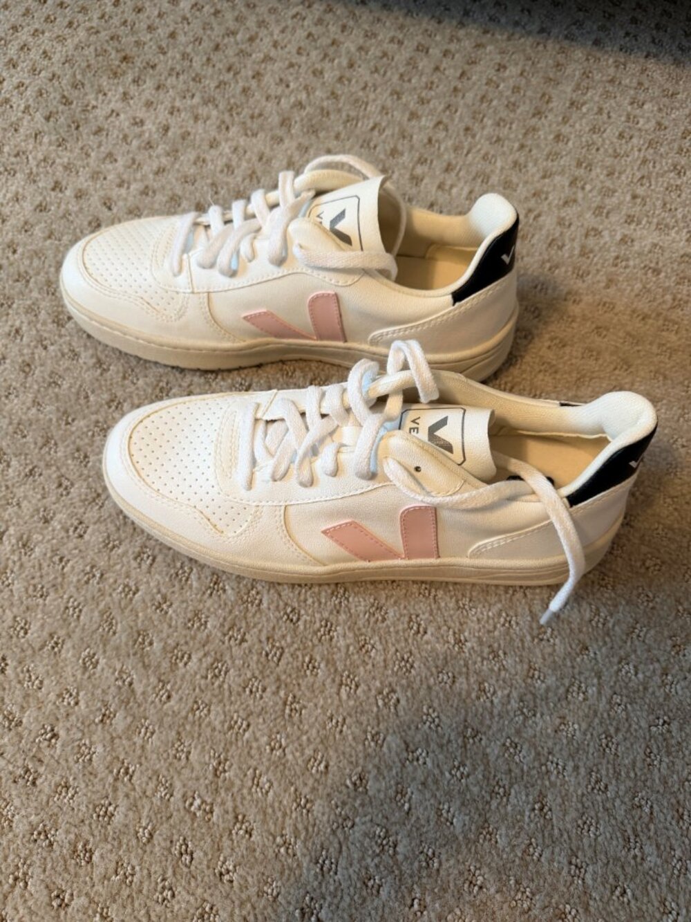 Veja - Women's - pink and black - Women's size 8